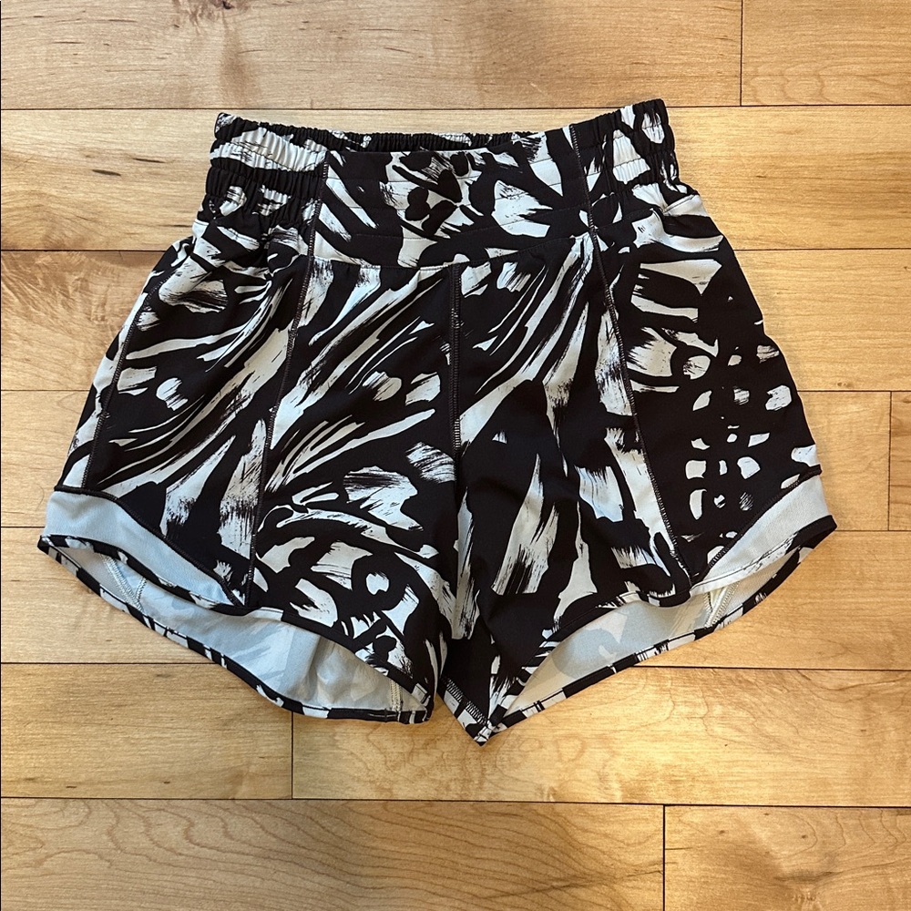 Lululemon Hottie Hot HR Short 4” - Like New